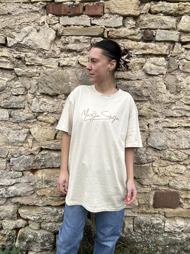 T-shirt Marija Stoja coupe oversize beige